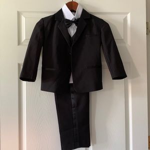 Boys tuxedo size 6